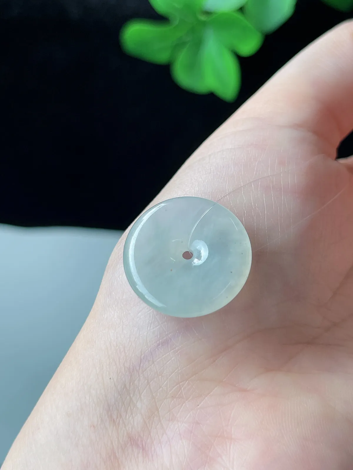 翡翠冰糯种白色平安扣