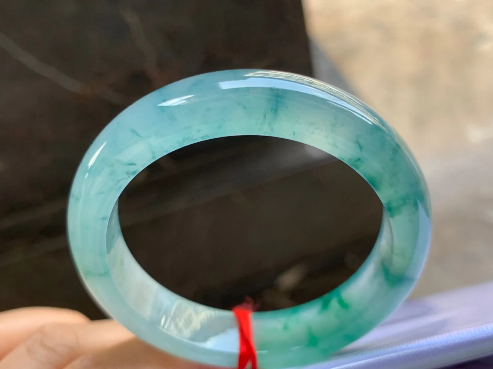 50-12-8mm
冰种色花手镯 水润冰透 花色特别 小圈口有预算的来
