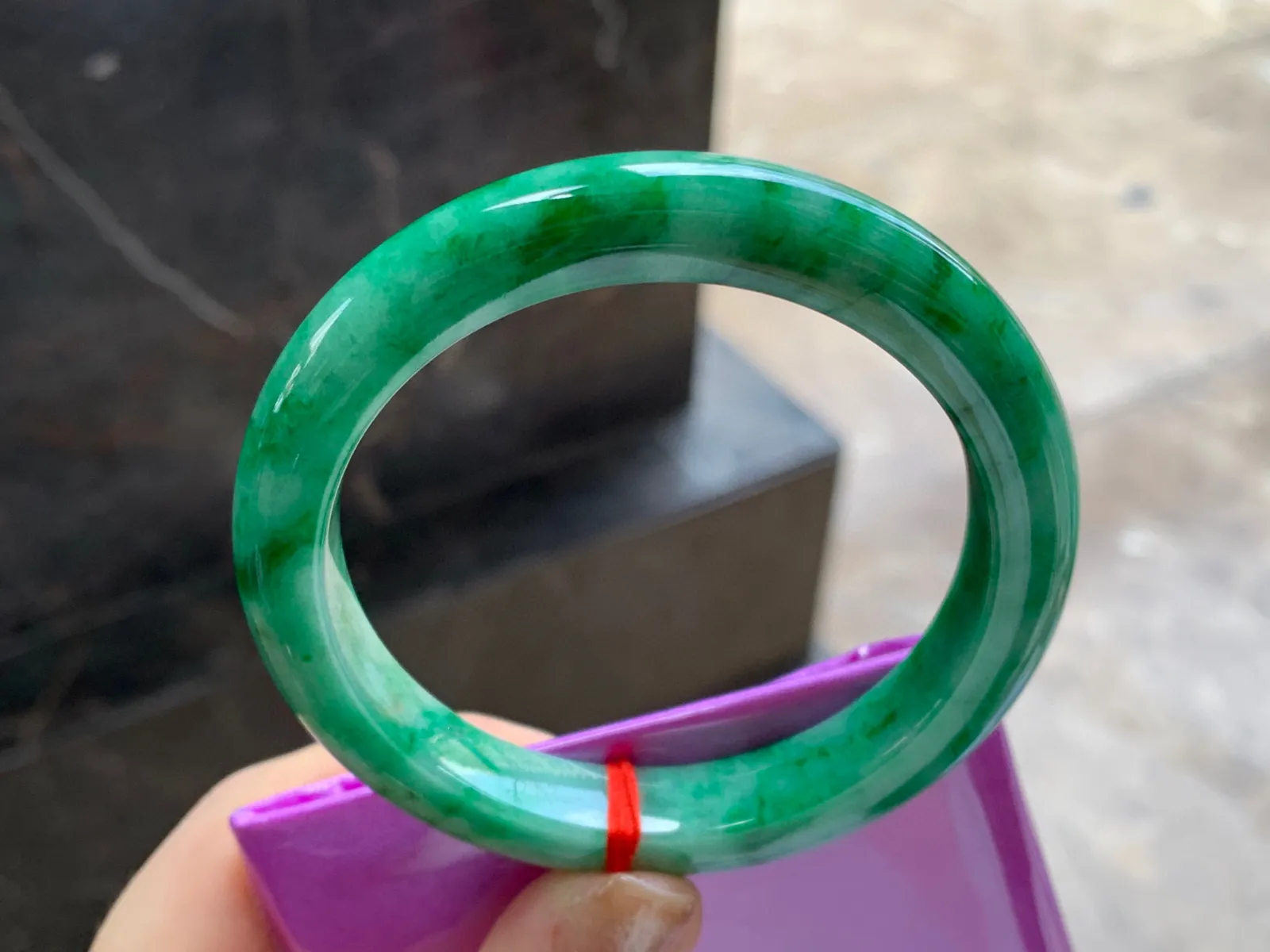带色手镯
尺寸：55.2-10-8.6mm
底子细腻干净～有特色