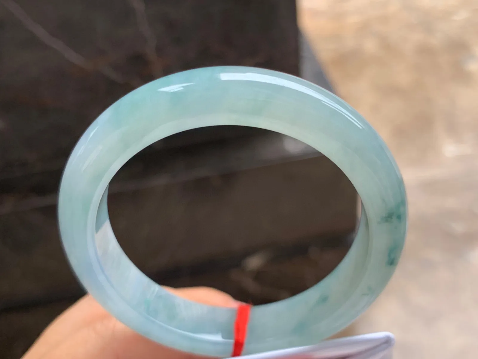 55-11.5-8.5mm
糯冰飘花手镯 底子细腻 水润