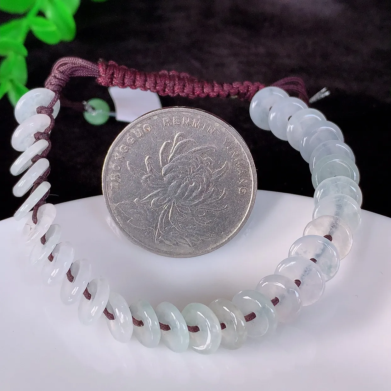 自然光实拍，冰润冰种翡翠平安扣手串手链，种老水足，冰清玉润  颜色漂亮  #49.5取一尺寸8*2mm