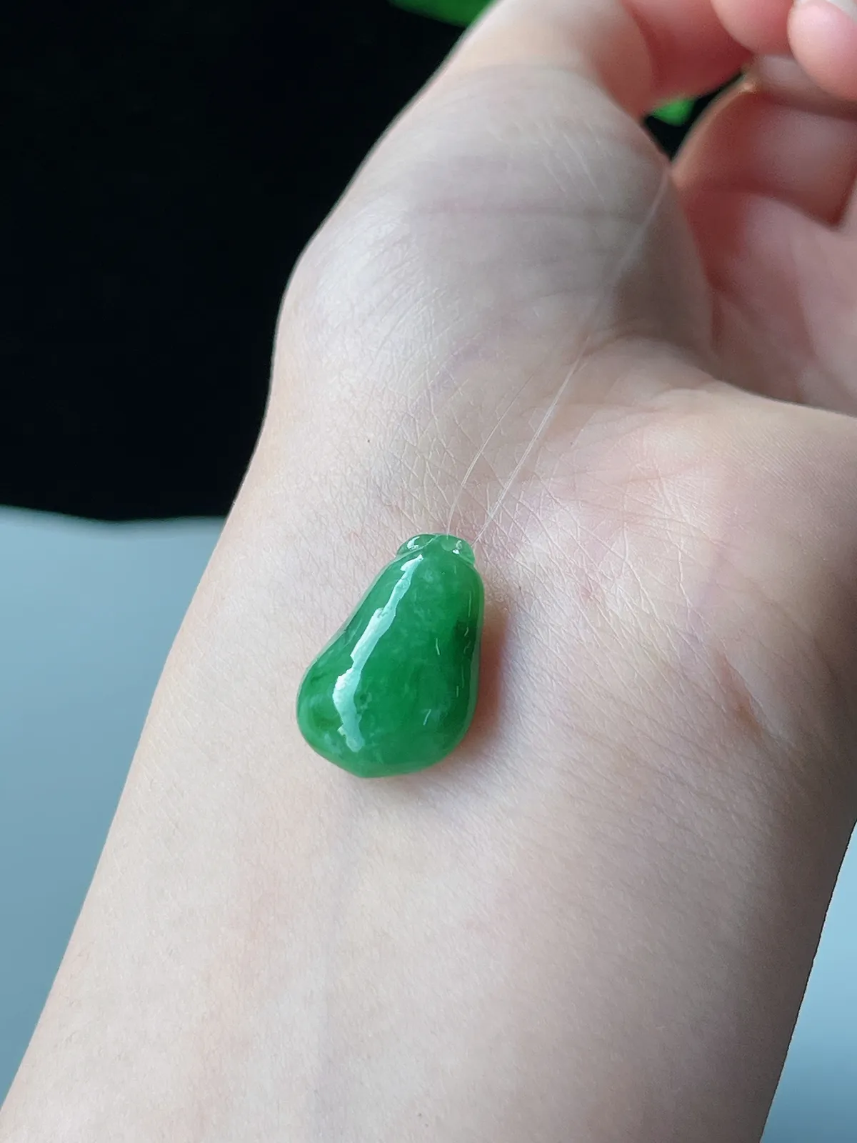 翡翠糯种浅绿色福瓜
