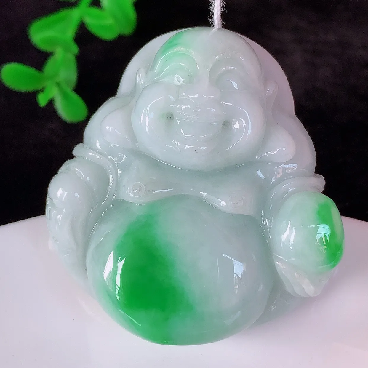 自然光实拍，大件厚装冰润冰糯种飘阳绿翡翠佛公吊坠，饱满， 佛公亦保平安，寓意有福（佛公）相伴，配戴优雅迷人！#46.5