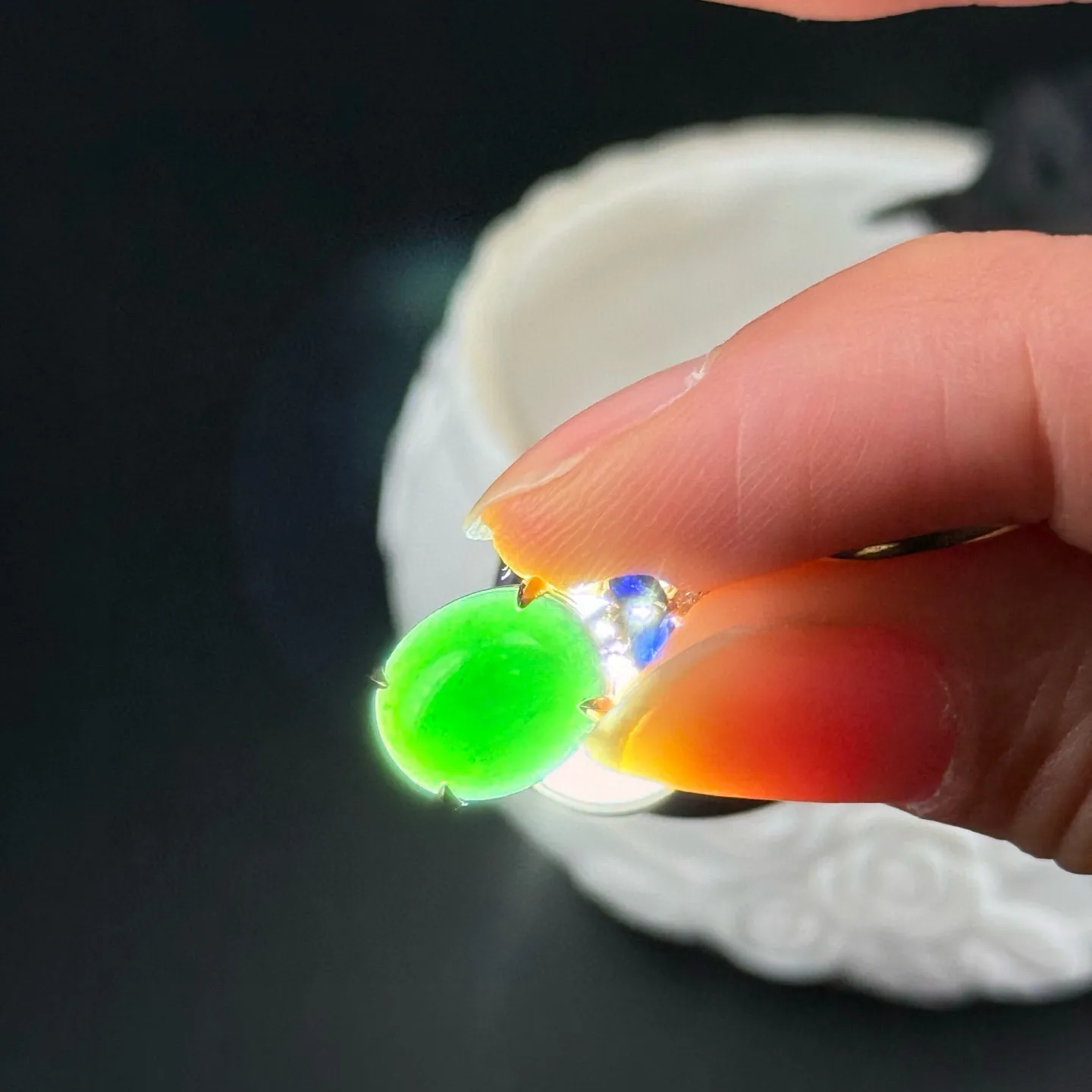 精品18k墨翠蛋面耳坠 种好色正 黑度极好 打灯通透 油性十足 尺寸10.5