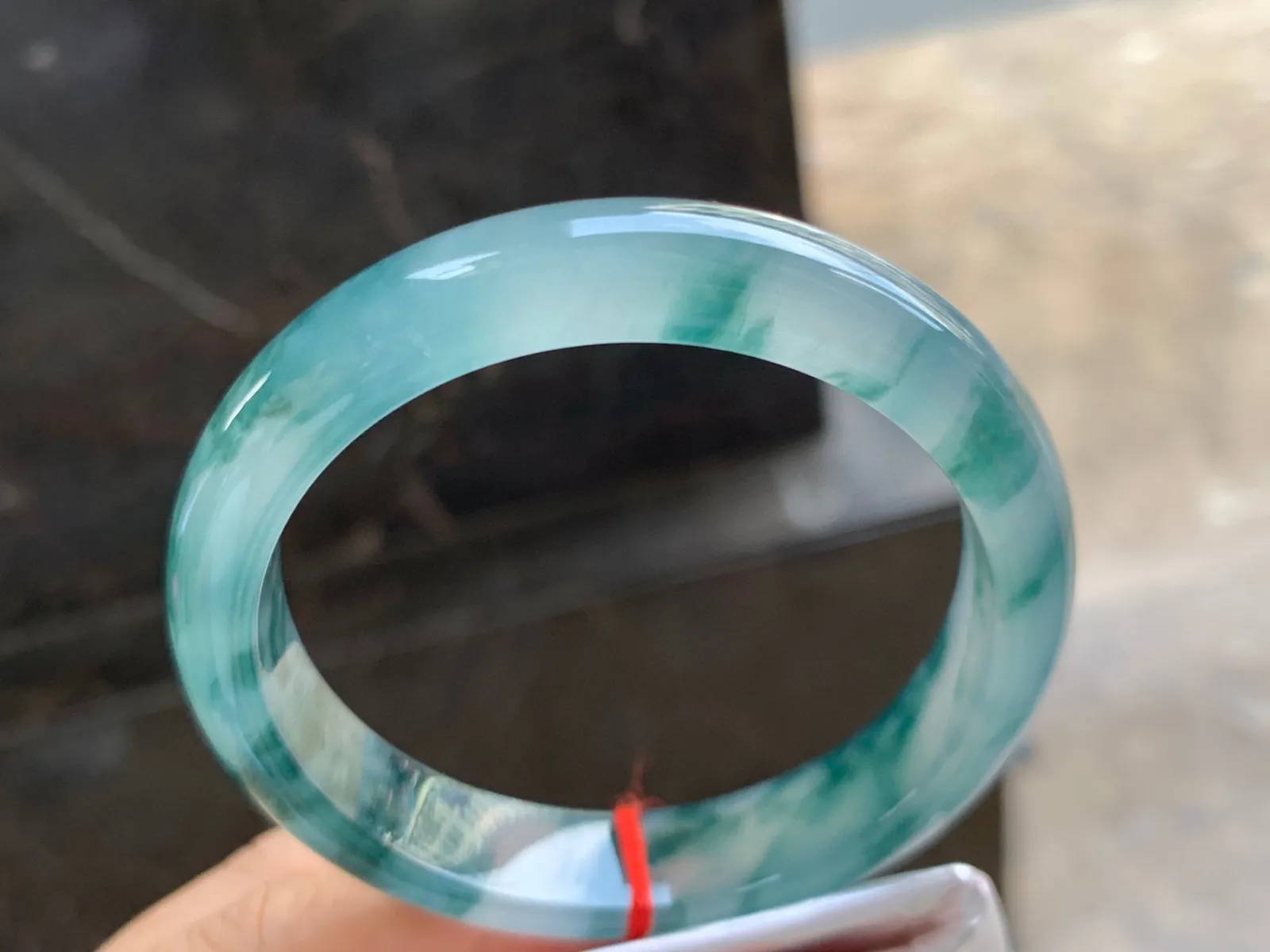 55-12.5-8mm
冰种飘花手镯 水润冰透 花色漂亮