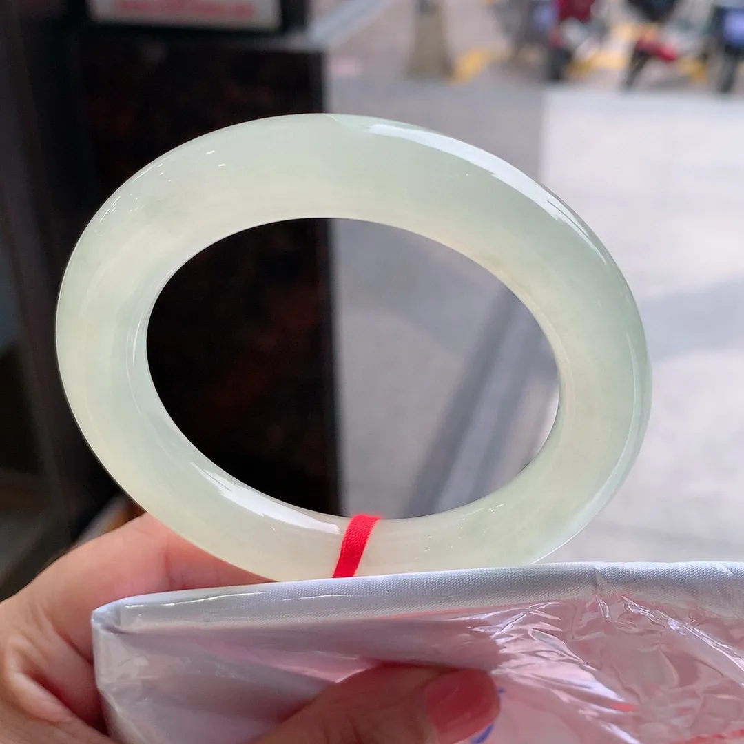 圆条高冰黄翡 一丝牛毛纹 尺寸:55.4/10.8/11.3 种水好️️