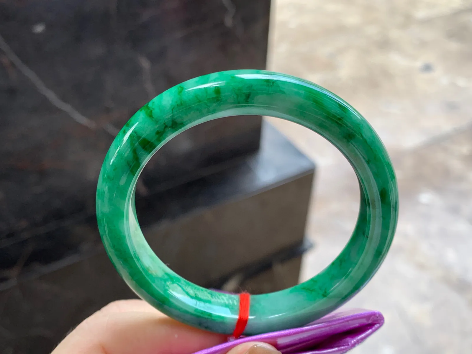 带色手镯
尺寸：55.2-10-8.6mm
底子细腻干净～有特色