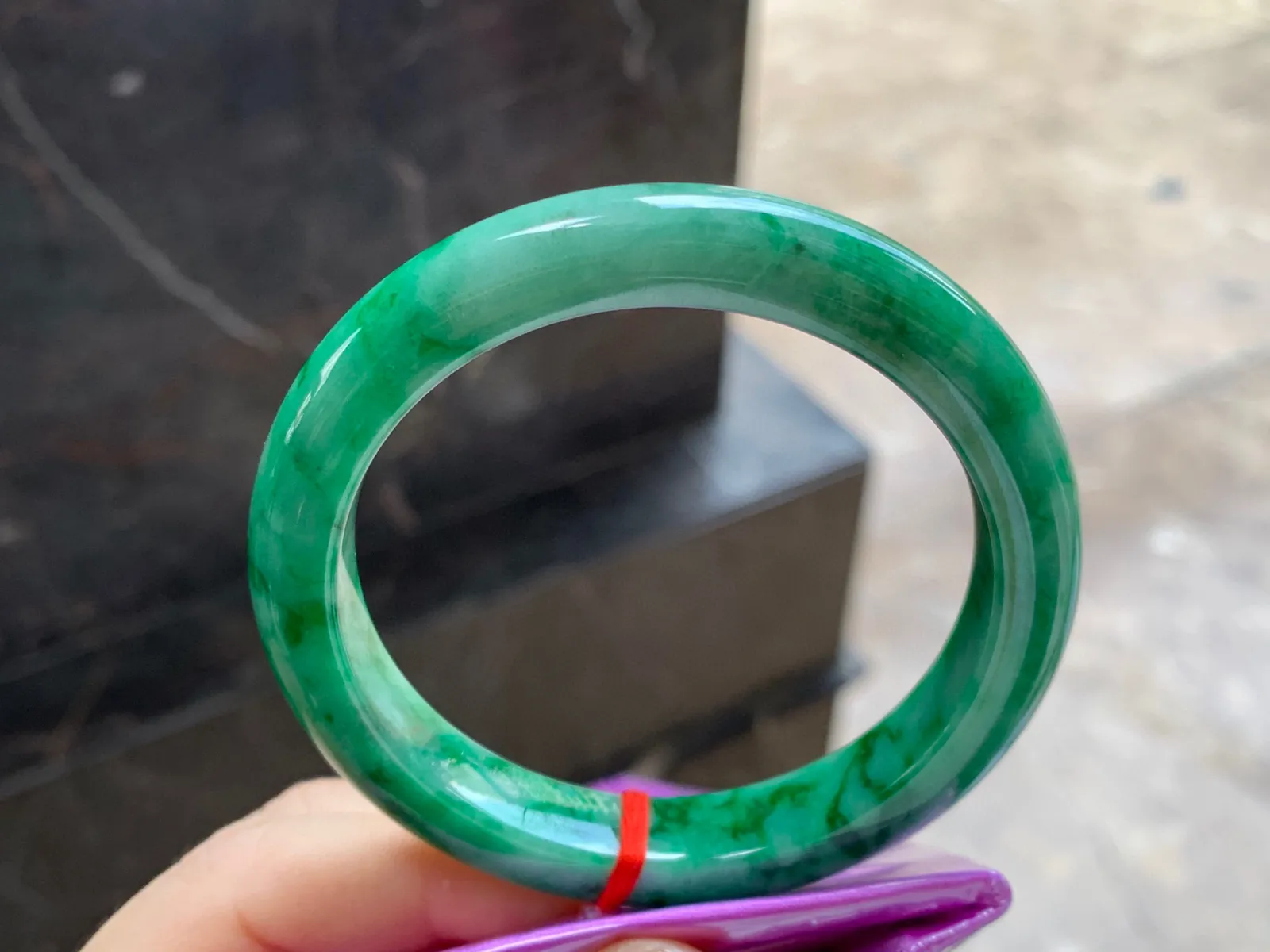 带色手镯
尺寸：55.2-10-8.6mm
底子细腻干净～有特色