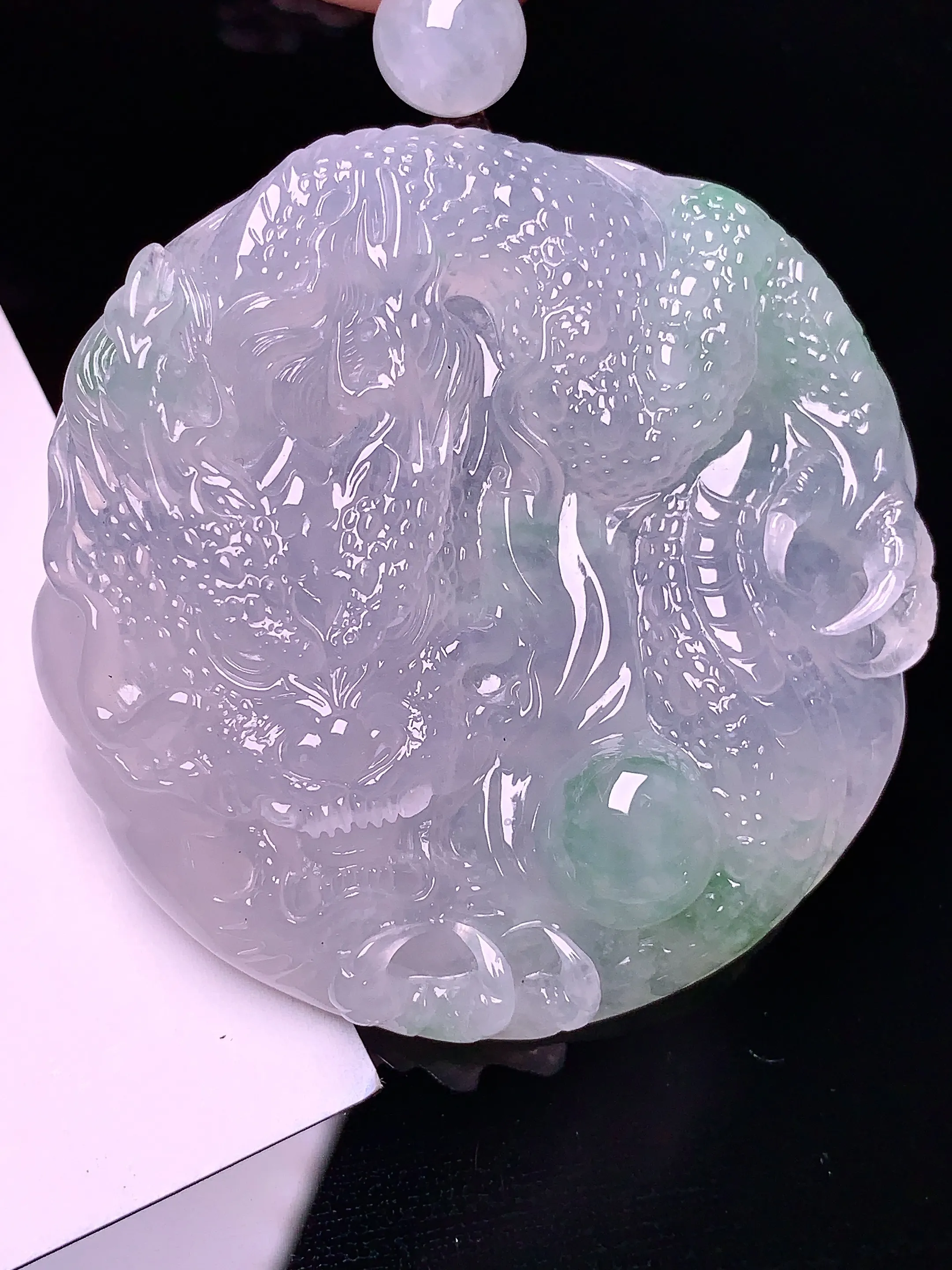 飘绿龙牌吊坠 玉质细腻 色泽艳丽 整体尺寸48.5*9.5