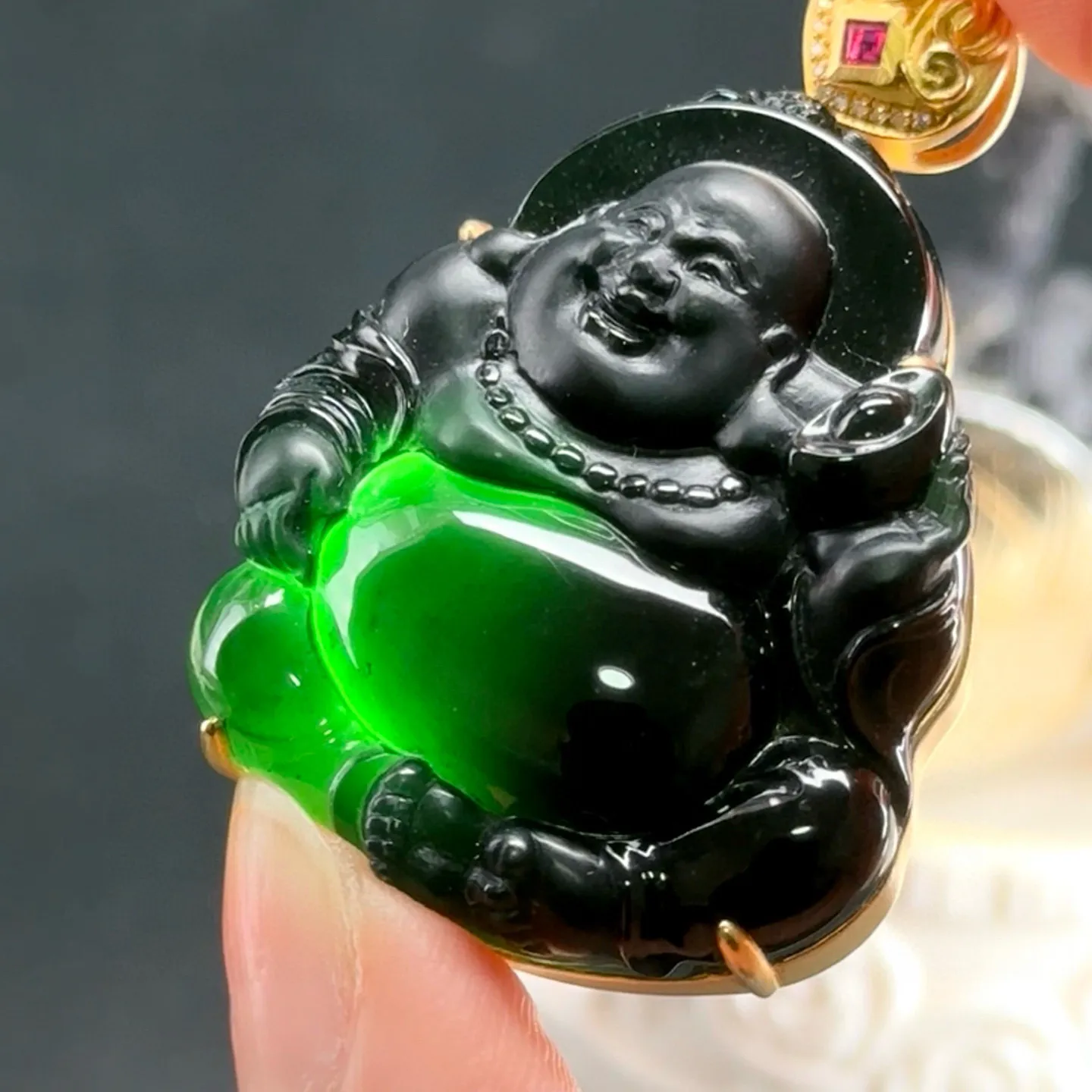 精品18k墨翠送财弥勒 种好色正 黑度极好 打灯通透 油性十足 尺寸47.2