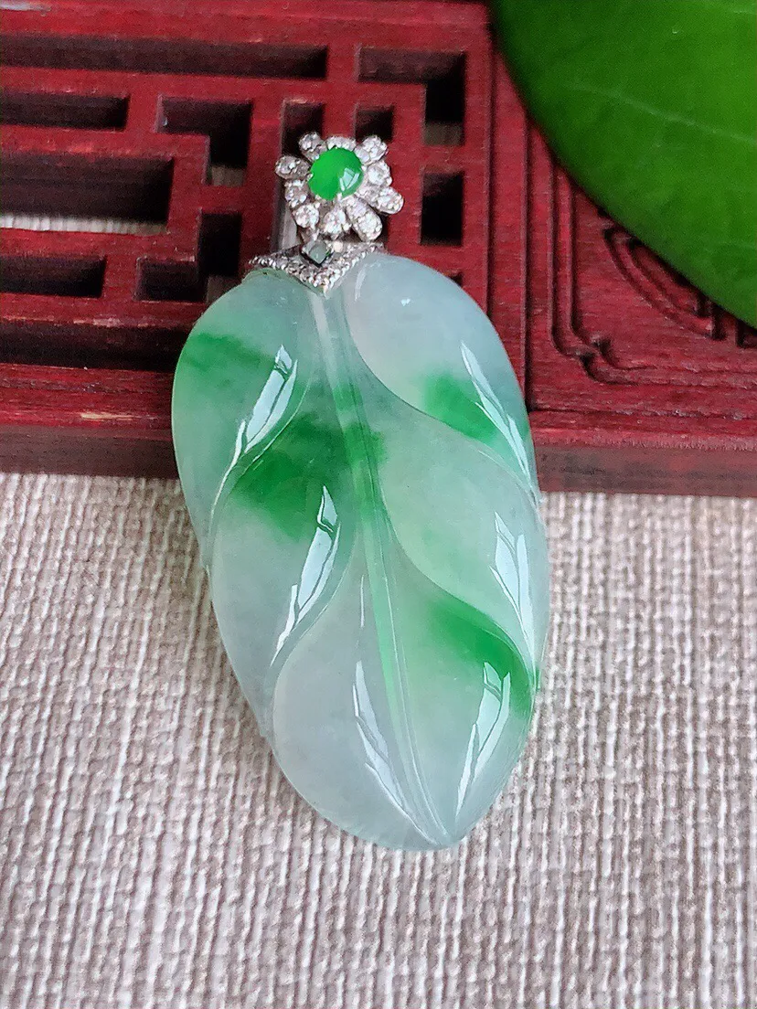 a货翡翠老坑冰种18K金伴钻镶嵌飘绿叶子金枝玉叶吊坠 尺寸42×33.8×19.3×3.8mm 重量