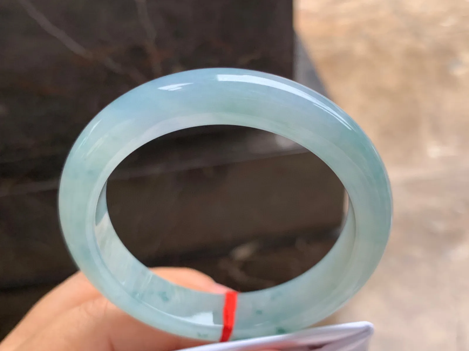 55-11.5-8.5mm
糯冰飘花手镯 底子细腻 水润