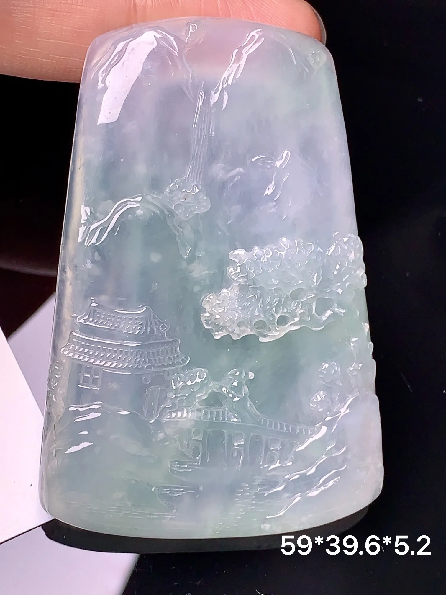 冰种飘绿山水牌吊坠 玉质细腻 色泽艳丽 整体尺寸59*39.6*5.2