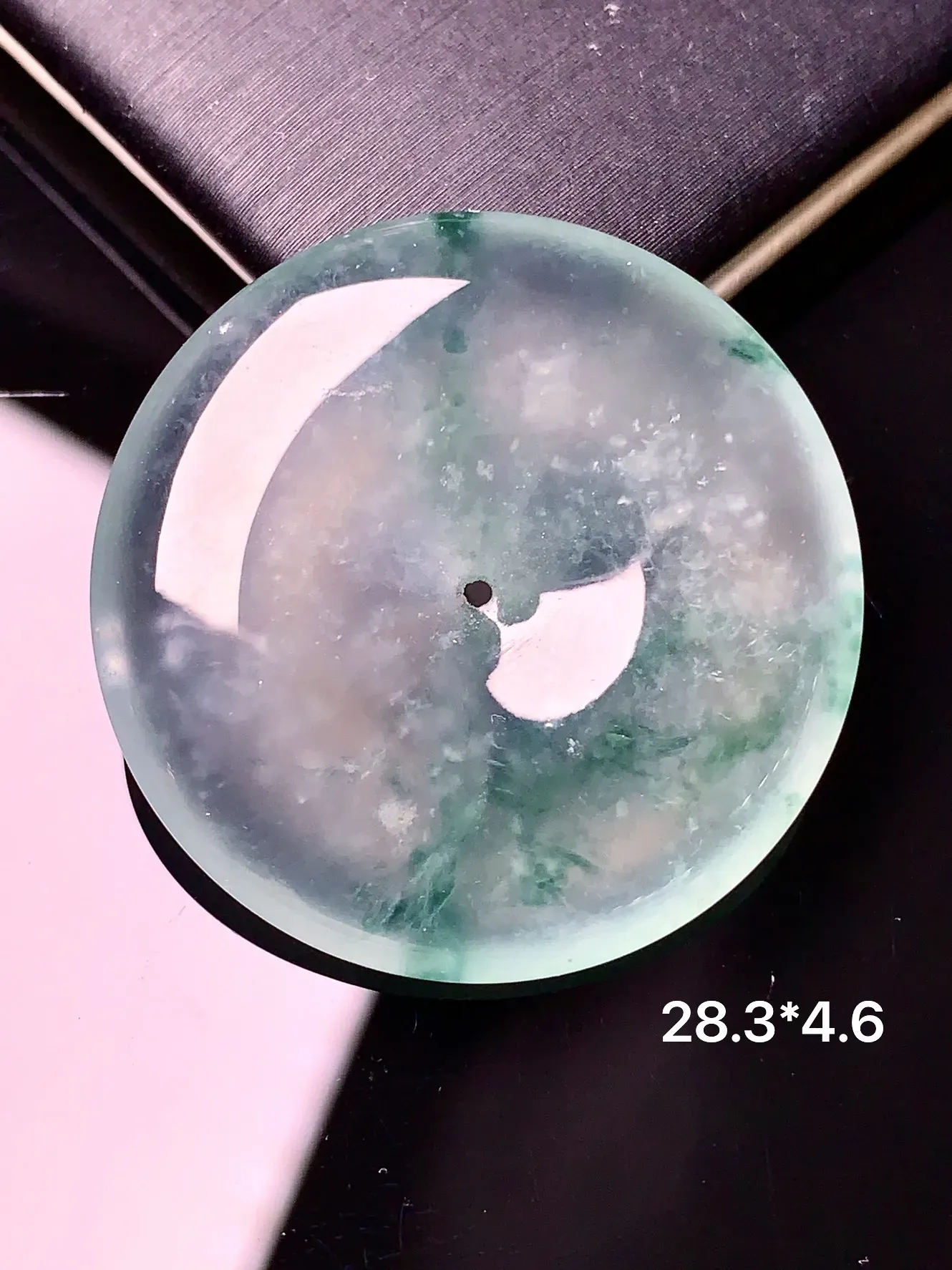 冰种飘绿平安扣 玉质细腻 色泽艳丽 整体尺寸28.3*4.6