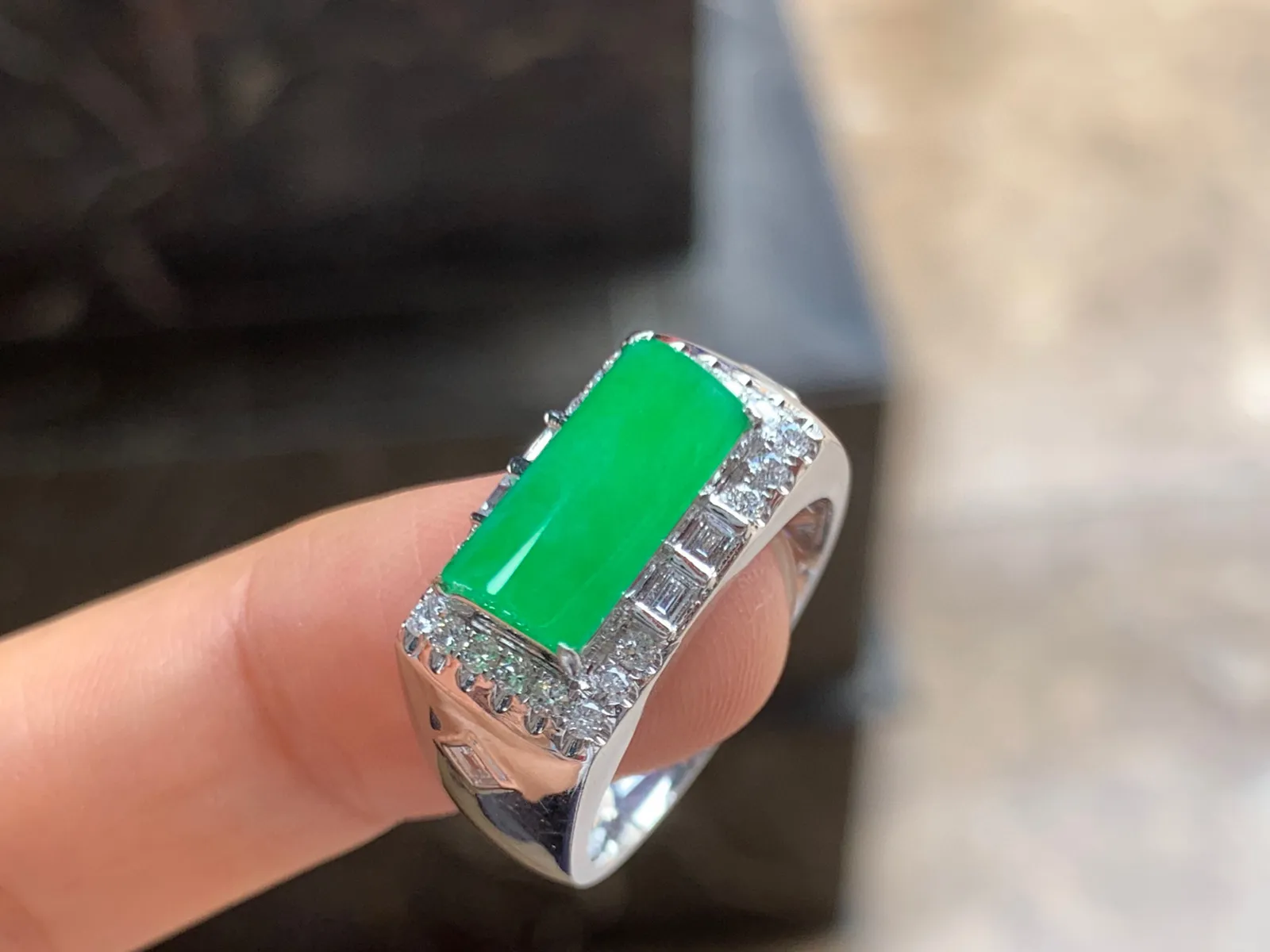 满色马鞍戒指 18K金镶嵌 种好水润 