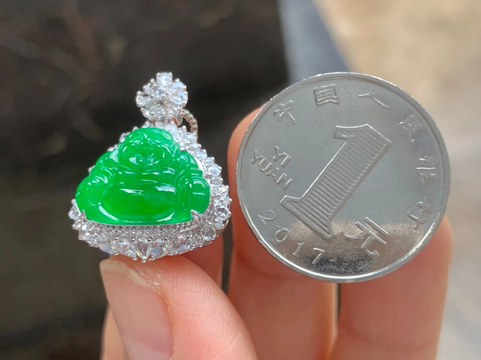 冰种满色佛公 种好水润 颜色辣绿 小而精 18K金镶嵌