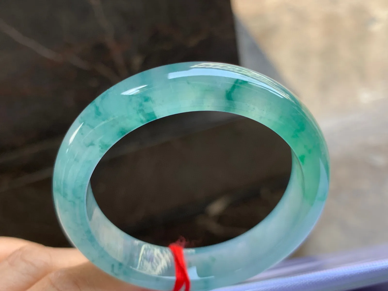 50-12-8mm
冰种色花手镯 水润冰透 花色特别 小圈口有预算的来