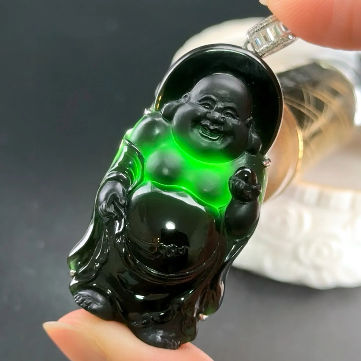 精品18k墨翠站佛弥勒 种好色正 黑度极好 打灯通透 油性十足 尺寸53.5
