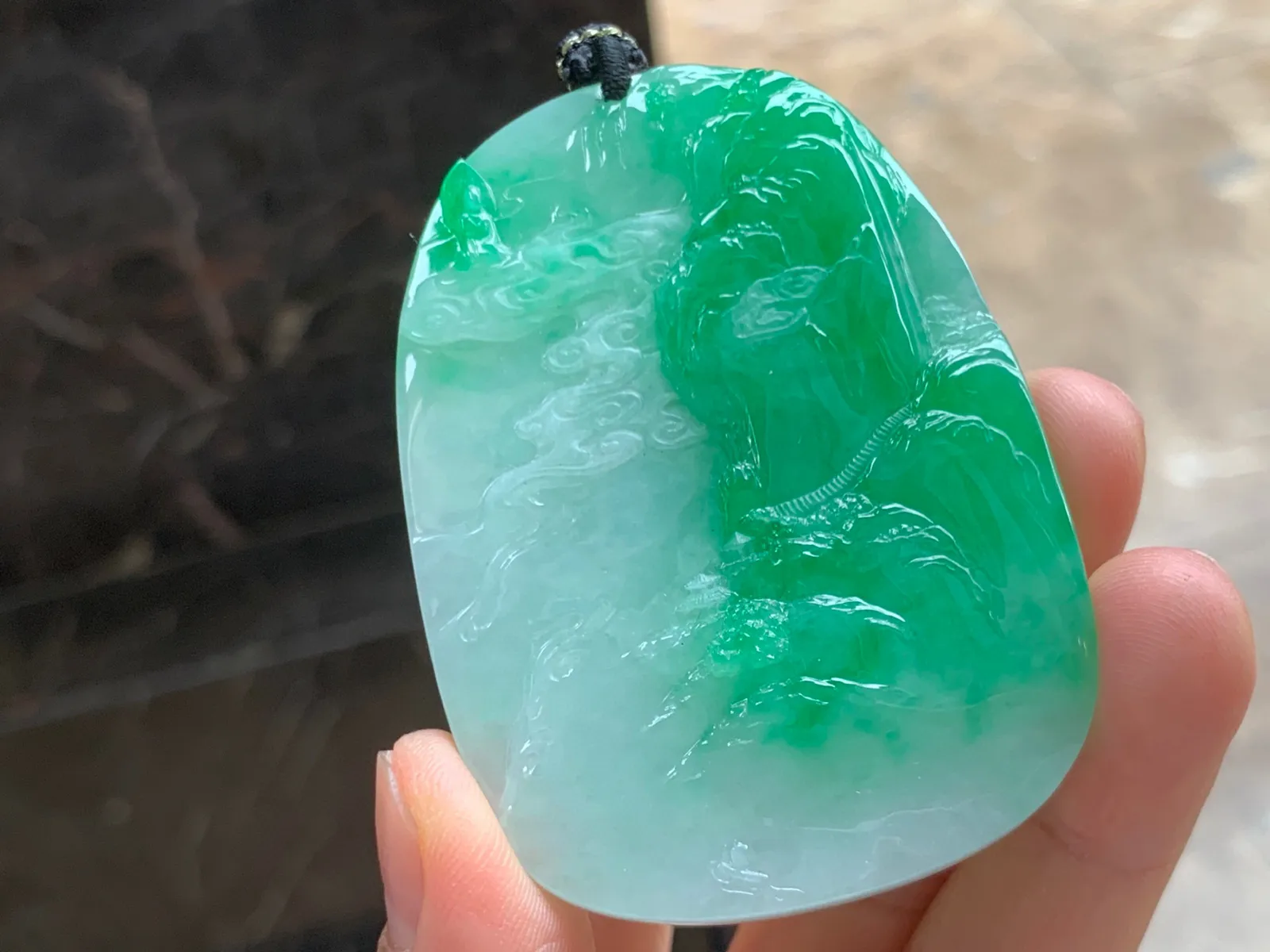带色山水牌 有种有色  雕工精湛  佩戴大气