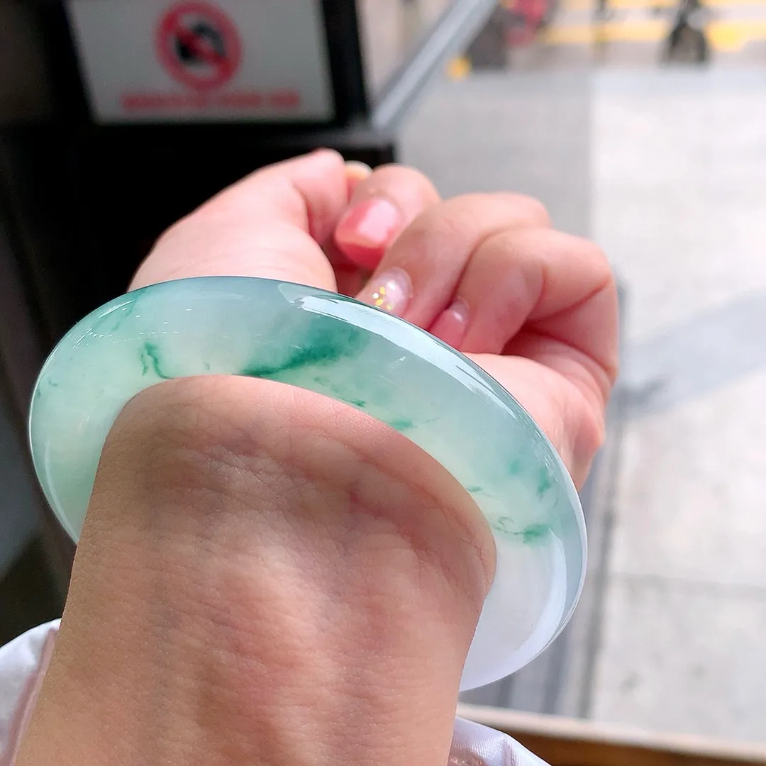 圆条高冰飘花 无瑕 尺寸:54.1/11.4/11.1 花美 种水好