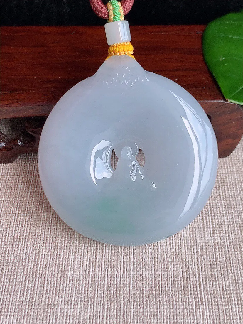 a货翡翠老坑冰种无相观音吊坠 尺寸52×50×10.5mm 重量65.53g 0606