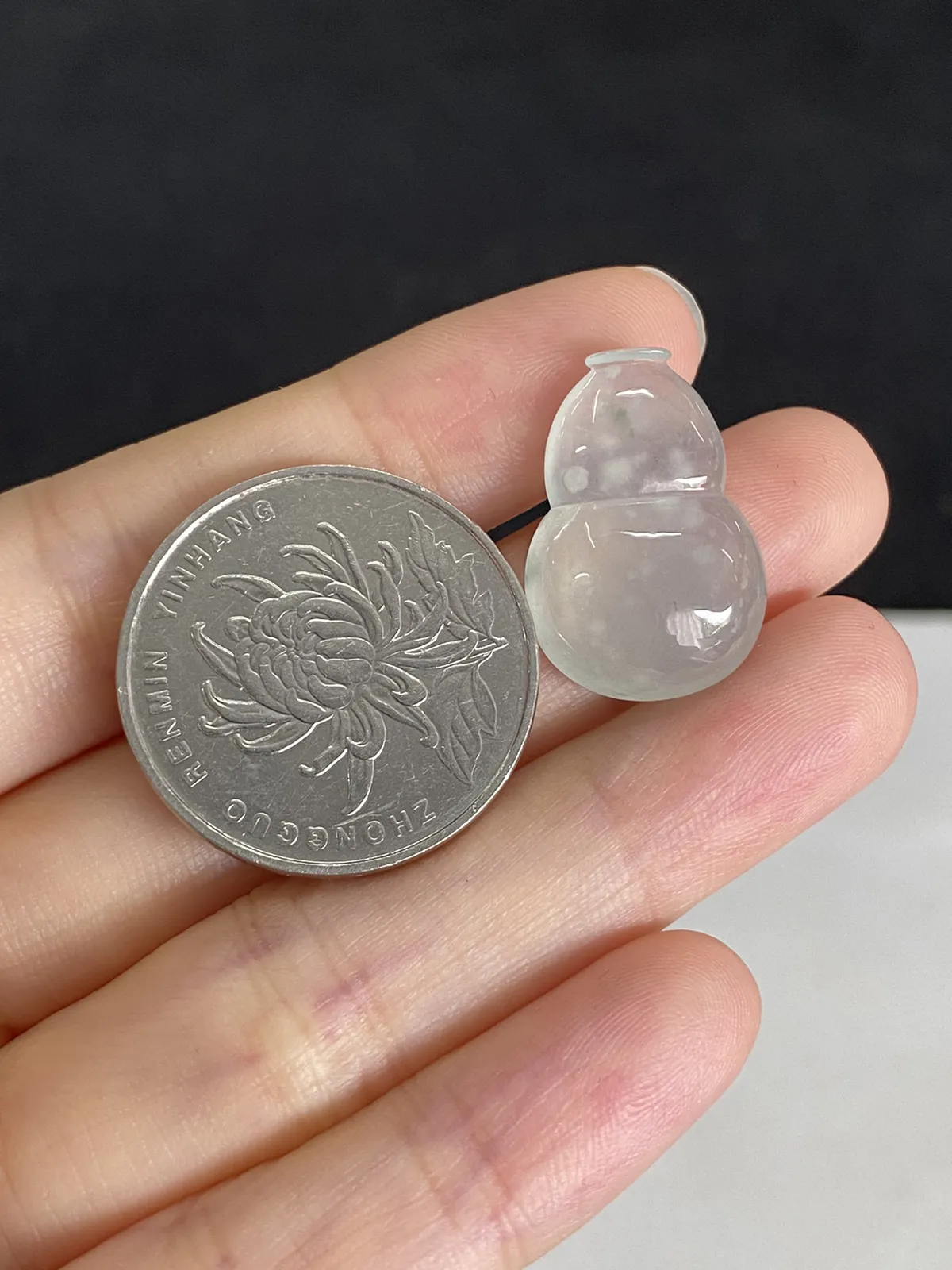 翡翠冰种白色葫芦