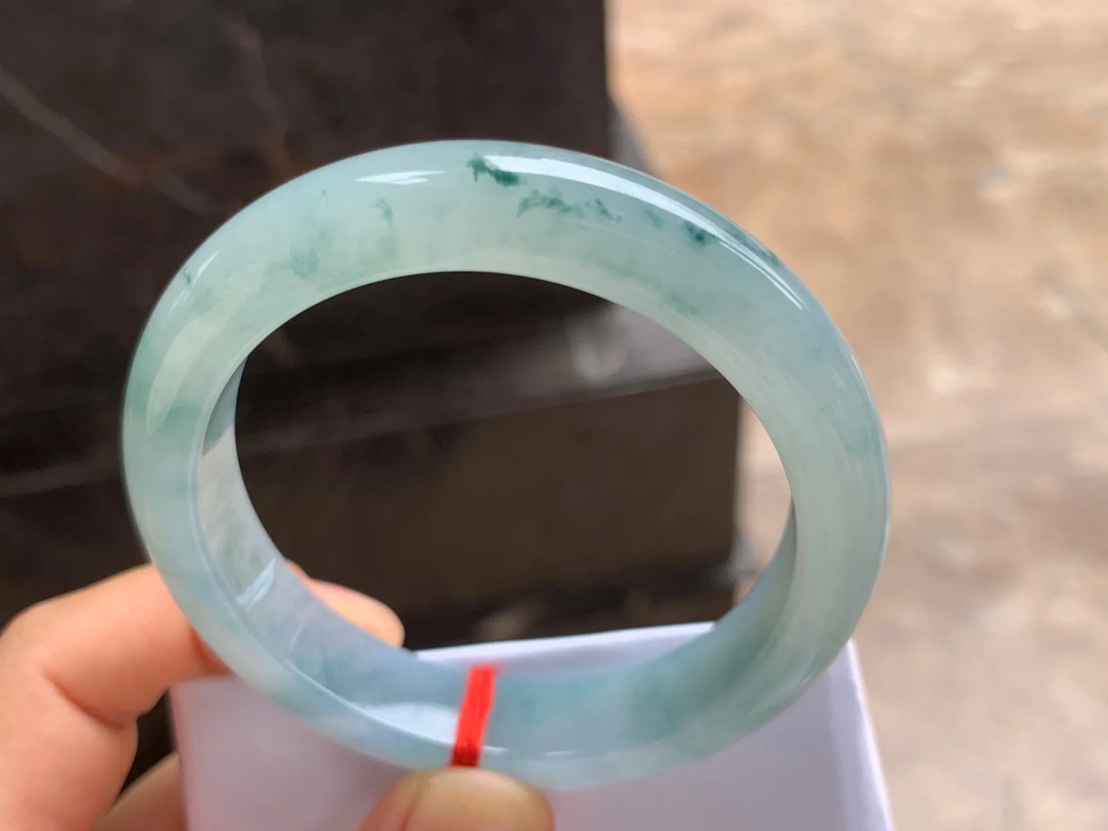 55-11.5-8.5mm
糯冰飘花手镯 底子细腻 水润