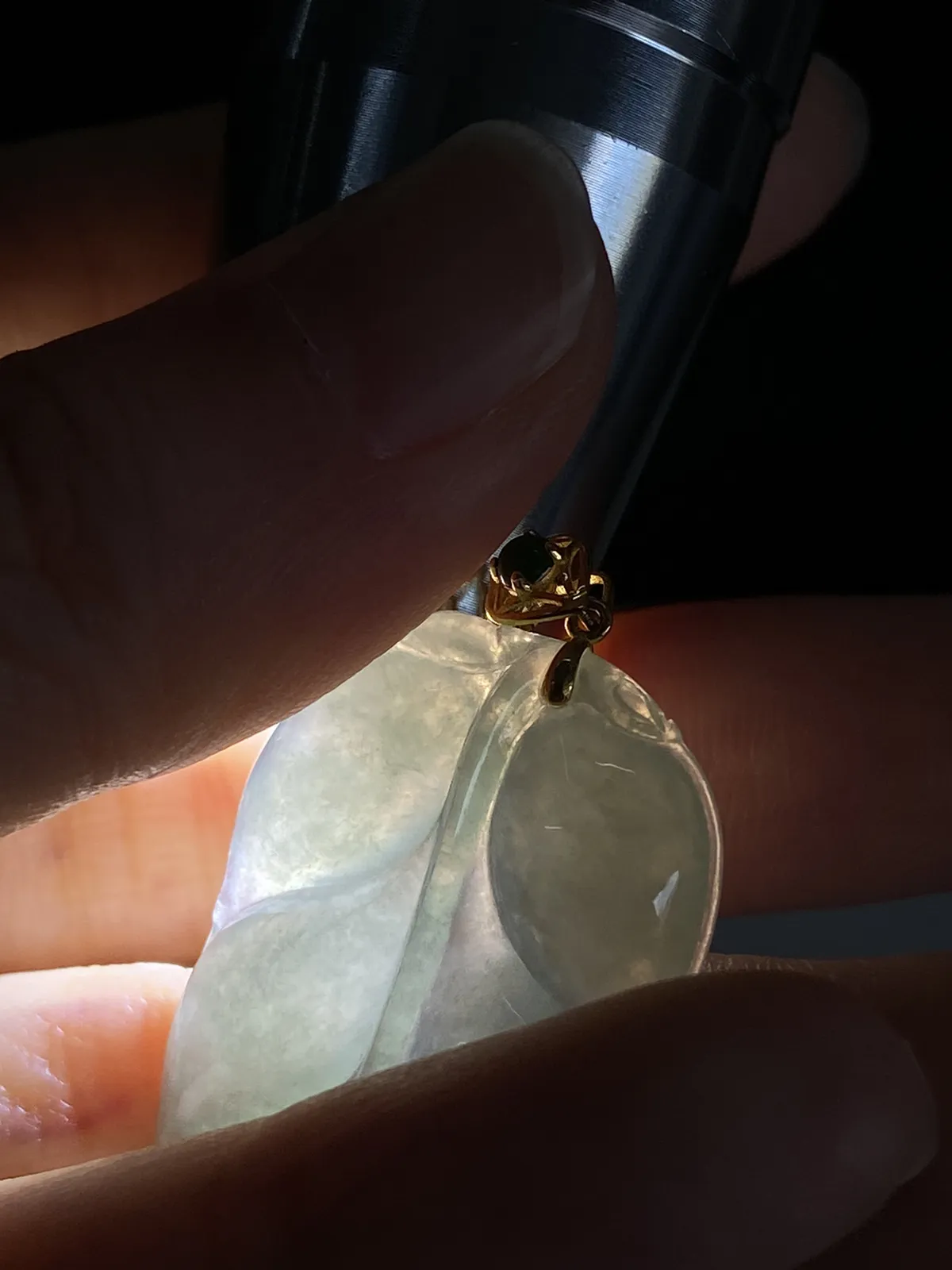 翡翠叶子，印记：G18K，搭配银链