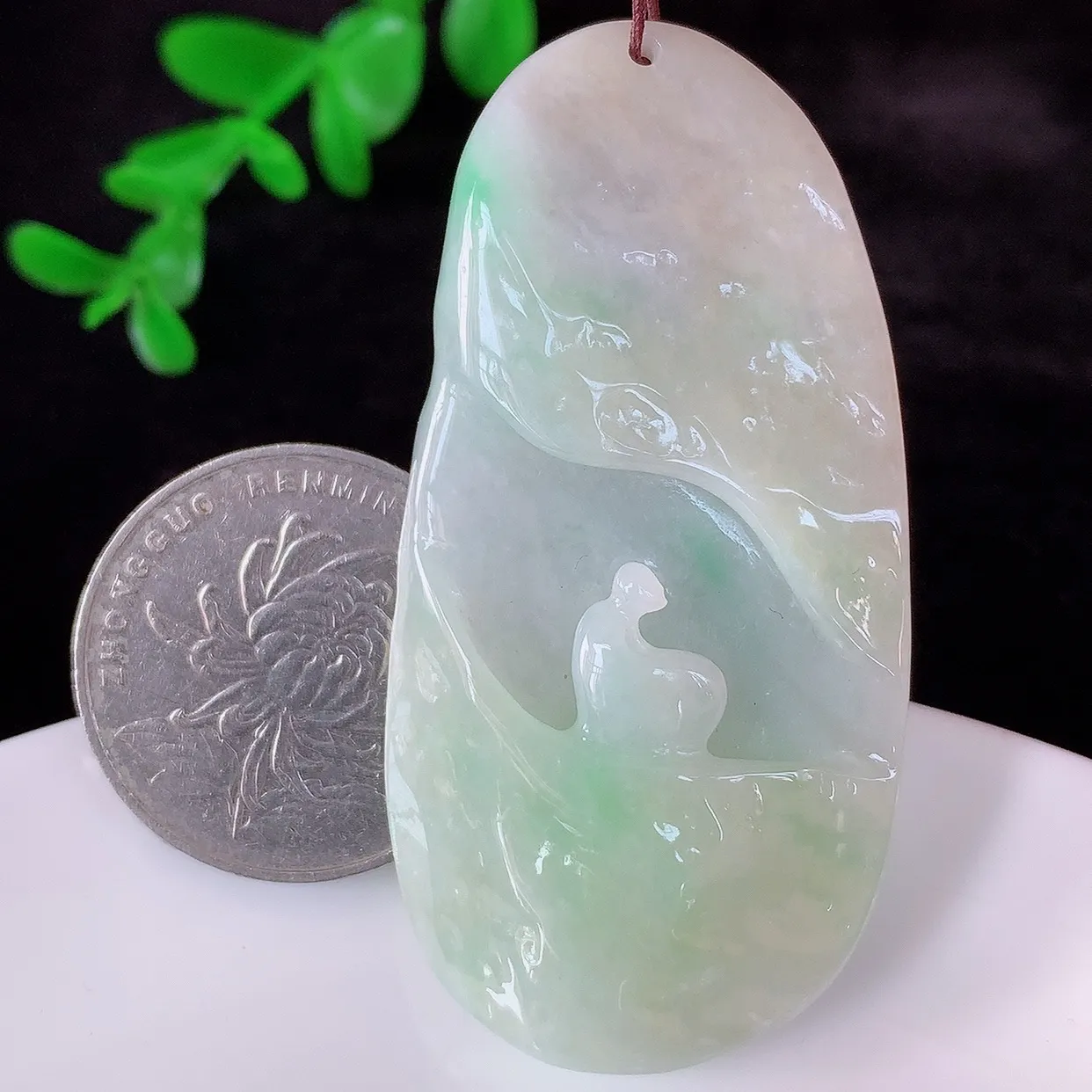 自然光实拍，冰润冰糯种双彩黄加绿翡翠悟道吊坠，翡翠悟道寓意“祥和，安宁，吉祥，幸福”，佩戴效果优雅迷人，性价比超高！#60.5