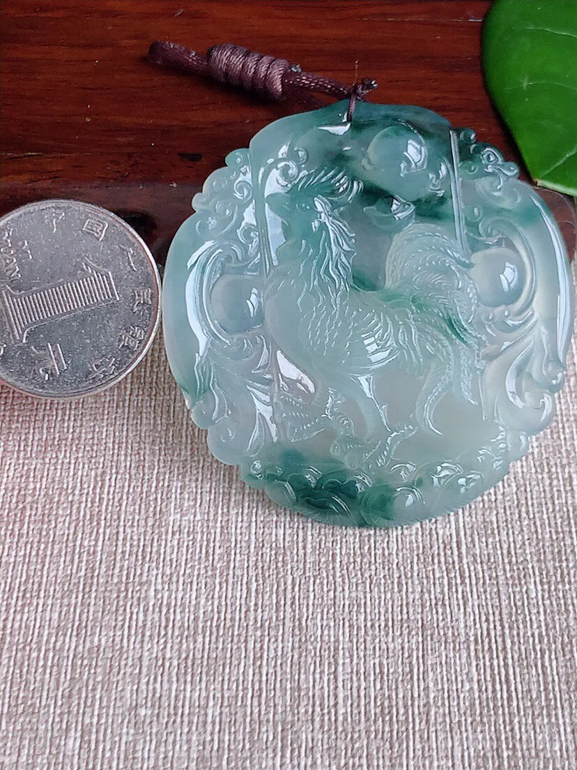 a货翡翠老坑冰种飘花生肖鸡吊坠 尺寸53.2×50.7×5mm 重量24.80g 0606