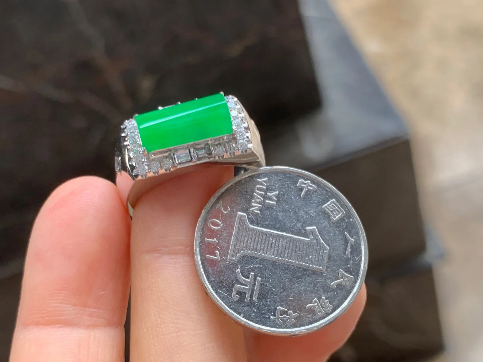 满色马鞍戒指 18K金镶嵌 种好水润 