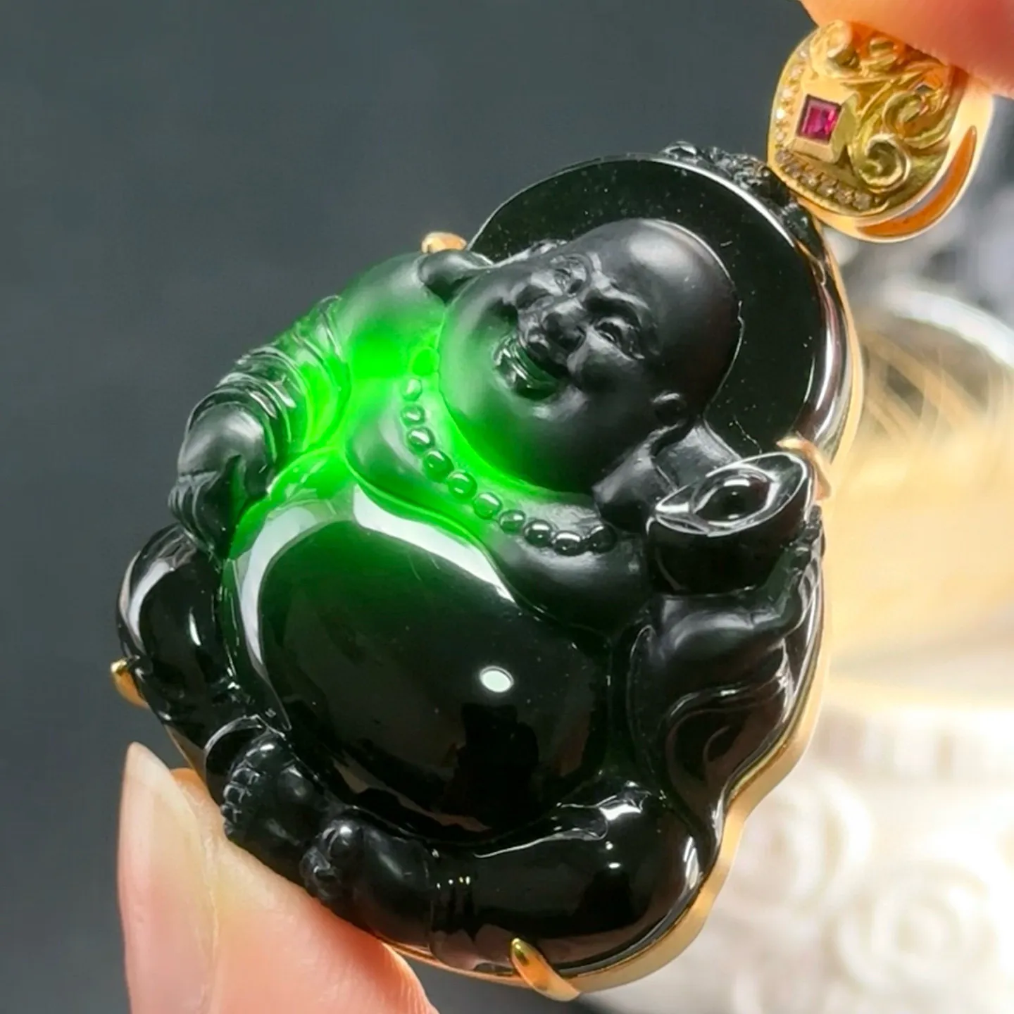 精品18k墨翠送财弥勒 种好色正 黑度极好 打灯通透 油性十足 尺寸47.2