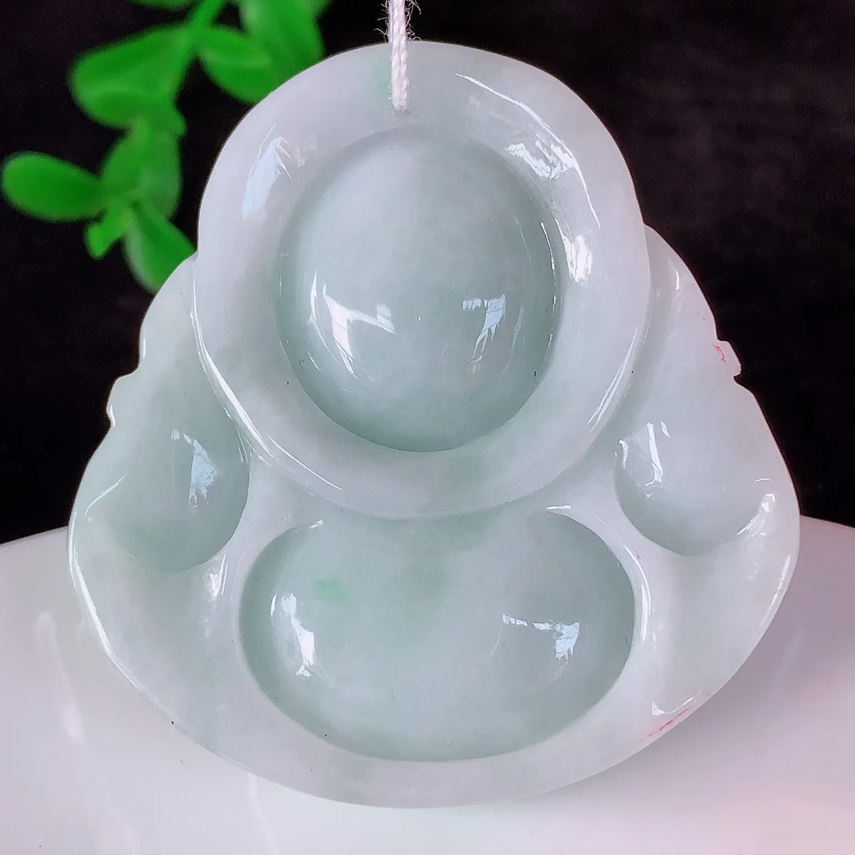 自然光实拍，大件厚装冰润冰糯种飘阳绿翡翠佛公吊坠，饱满， 佛公亦保平安，寓意有福（佛公）相伴，配戴优雅迷人！#46.5