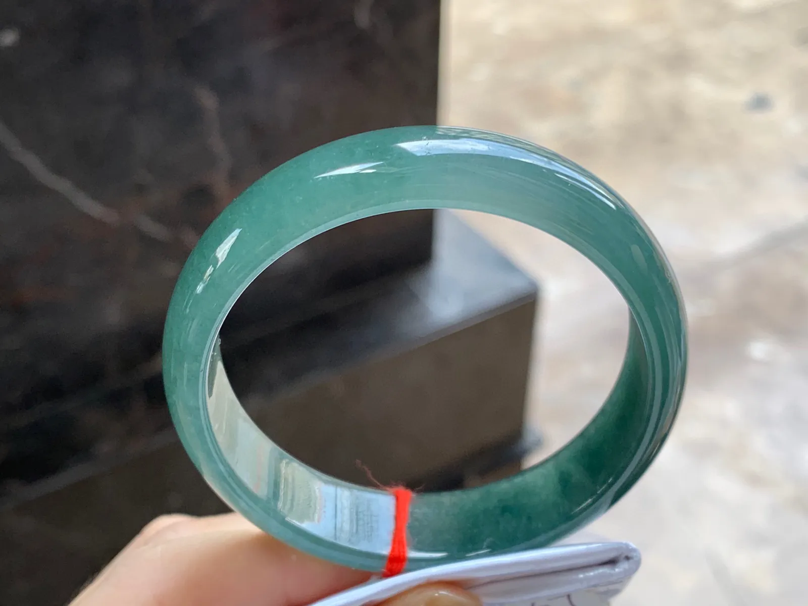 油青手镯
尺寸：57-14.6-6.7mm
肉质细腻～有特色