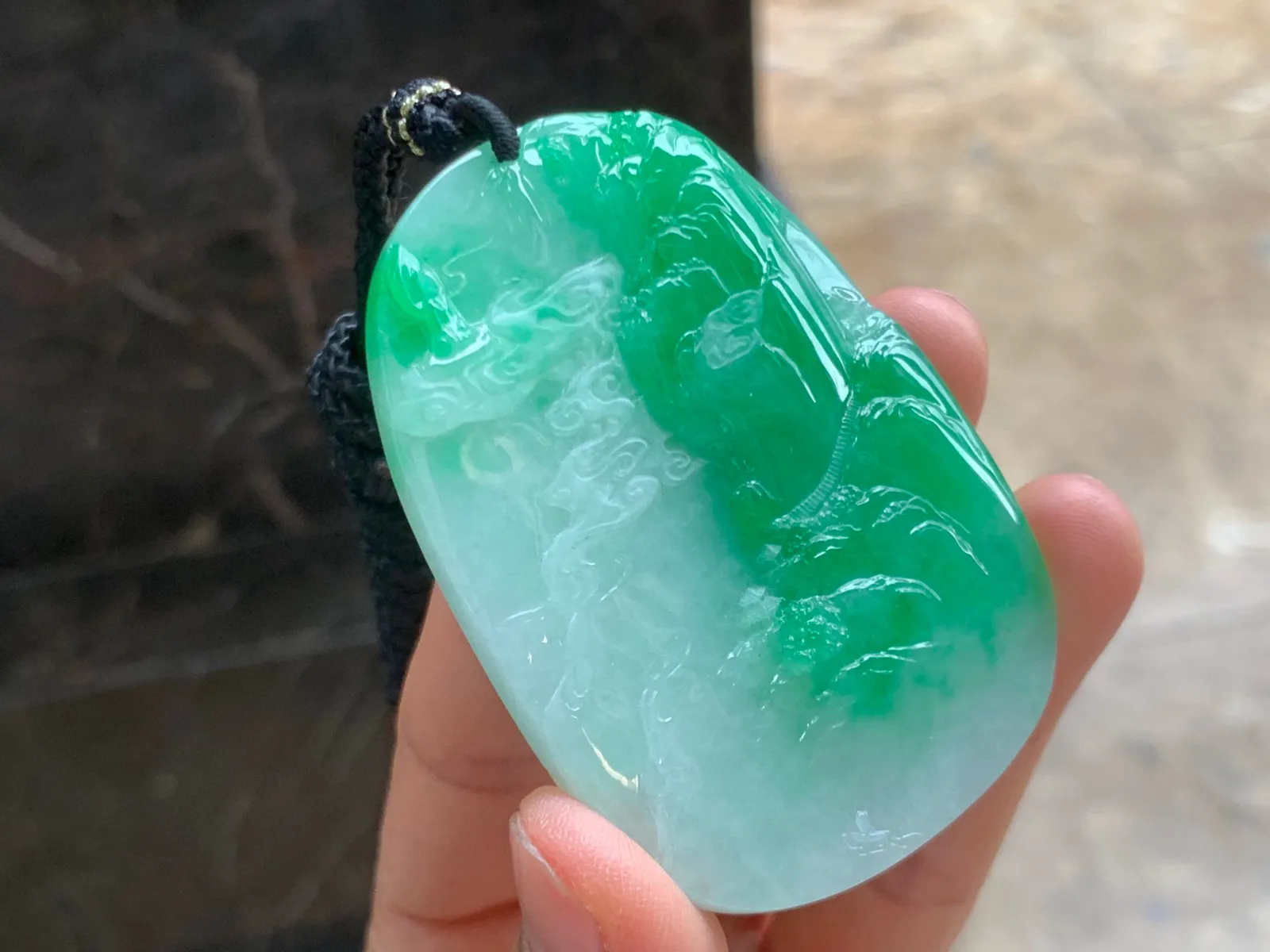 带色山水牌 有种有色  雕工精湛  佩戴大气