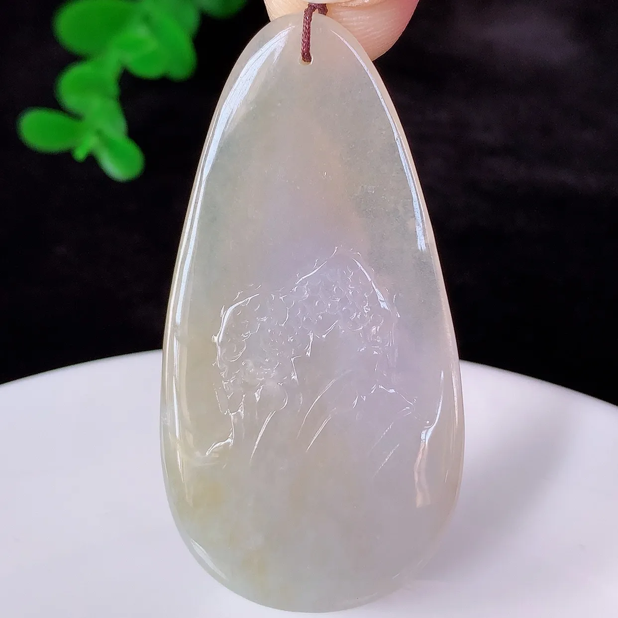 自然光实拍，冰润冰黄翡翡翠山水牌吊坠，翡翠山水，立体生动形象，山水素材布局合理，意境感佳，佩戴上身效果更高贵 #60.5