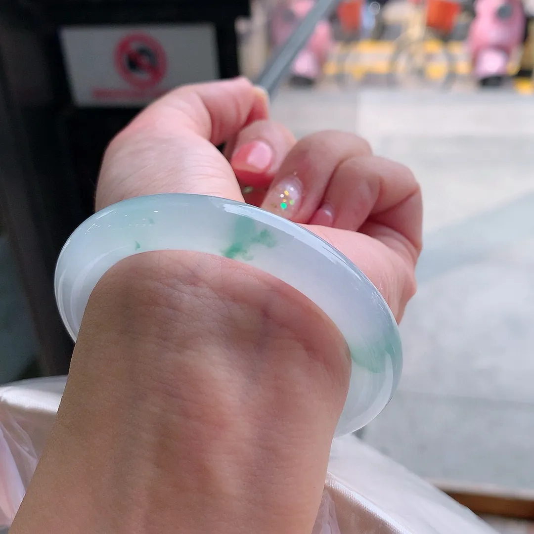 圆条冰玻飘花 无瑕 尺寸:52.1/9.1种水好️️