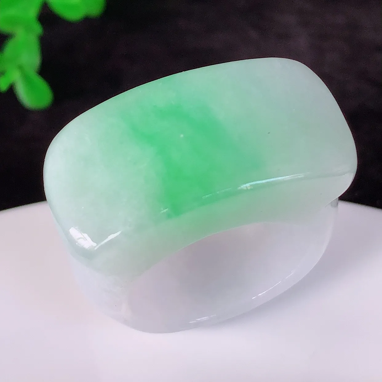 自然光实拍，冰润冰糯种飘阳绿21mm内径翡翠扳指，冰润指环，玉扳指，财源滚滚，玉质细腻起胶，26圈口，种水好！#46.5