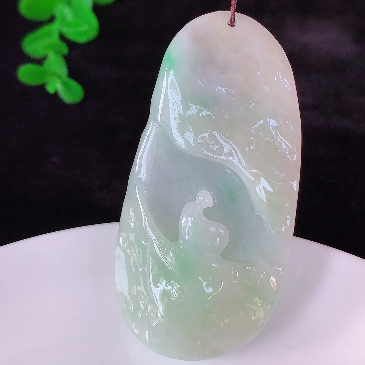 自然光实拍，冰润冰糯种双彩黄加绿翡翠悟道吊坠，翡翠悟道寓意“祥和，安宁，吉祥，幸福”，佩戴效果优雅迷人，性价比超高！#60.5