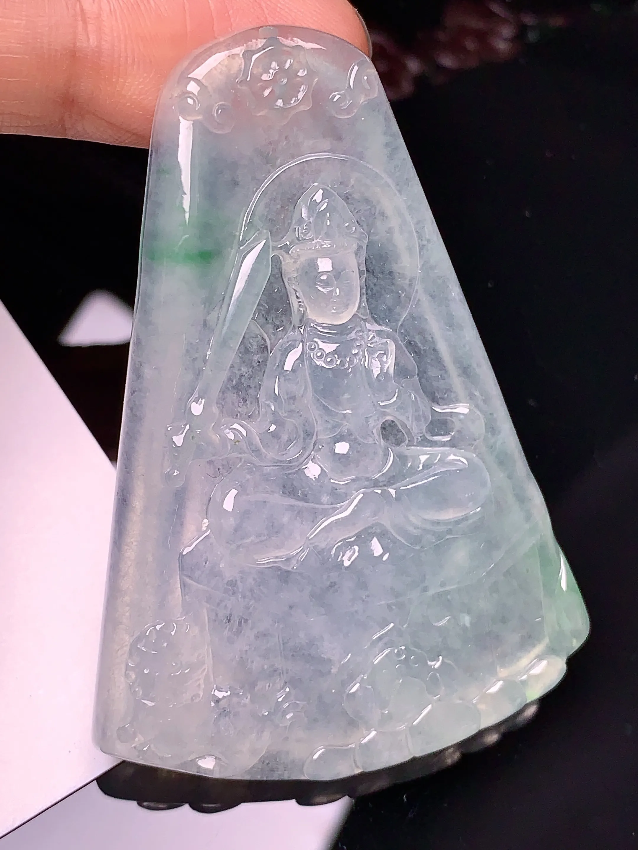 冰种大势至观音菩萨吊坠 玉质细腻 色泽艳丽 整体尺寸57.3*40.5*5.5