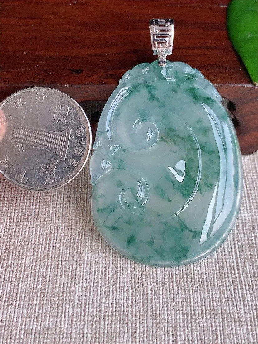 a货翡翠老坑冰种18K金扣头飘花大如意吊坠  尺寸48×35.6×5.3mm 重量19.56g 0606