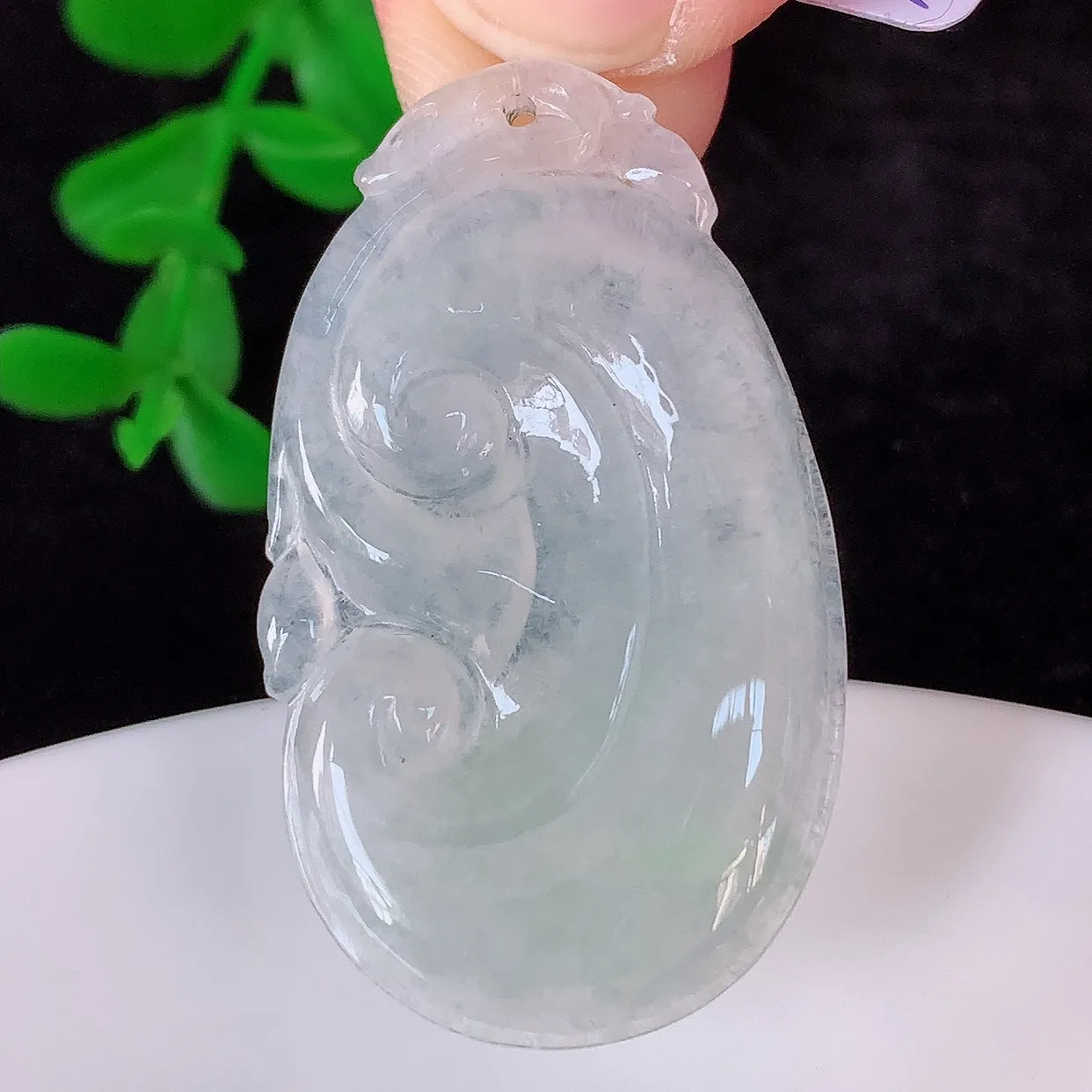 自然光实拍，冰种翡翠如意吊坠，翡翠如意，上身效果非常美，饱满大气，工艺美，万事如意，如意一生 #49.5
