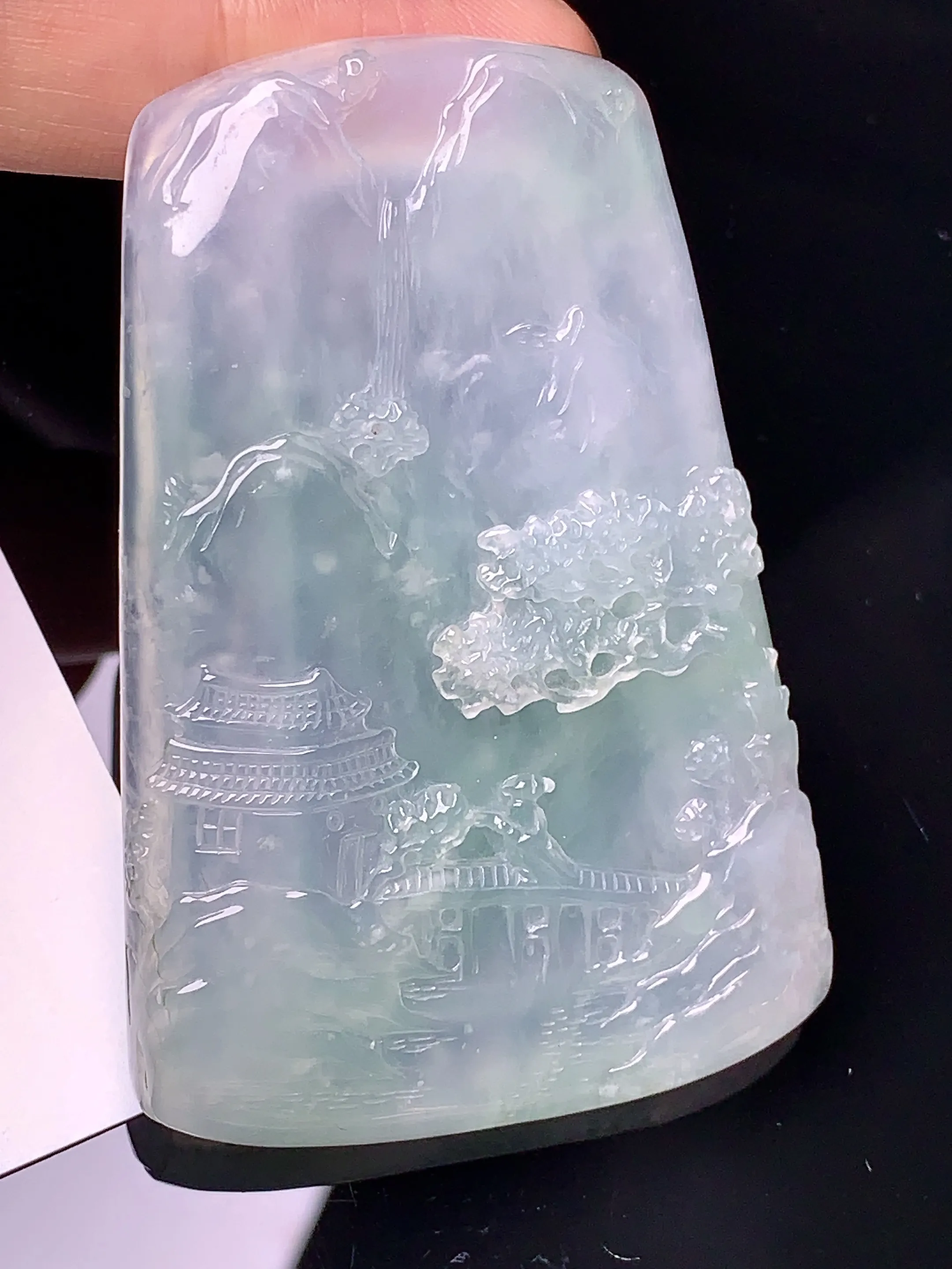 冰种飘绿山水牌吊坠 玉质细腻 色泽艳丽 整体尺寸59*39.6*5.2