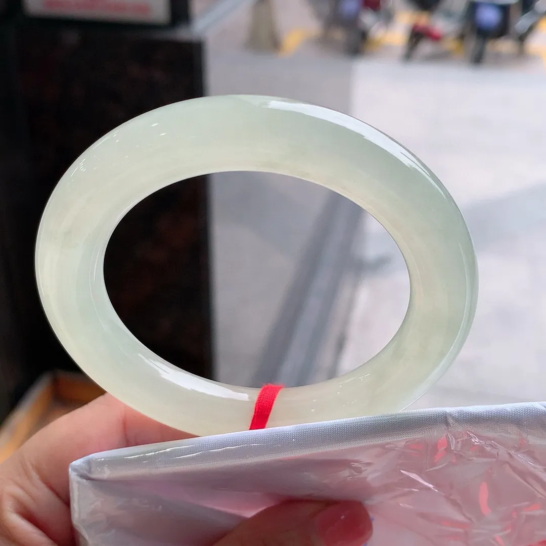圆条高冰黄翡 一丝牛毛纹 尺寸:55.4/10.8/11.3 种水好️️