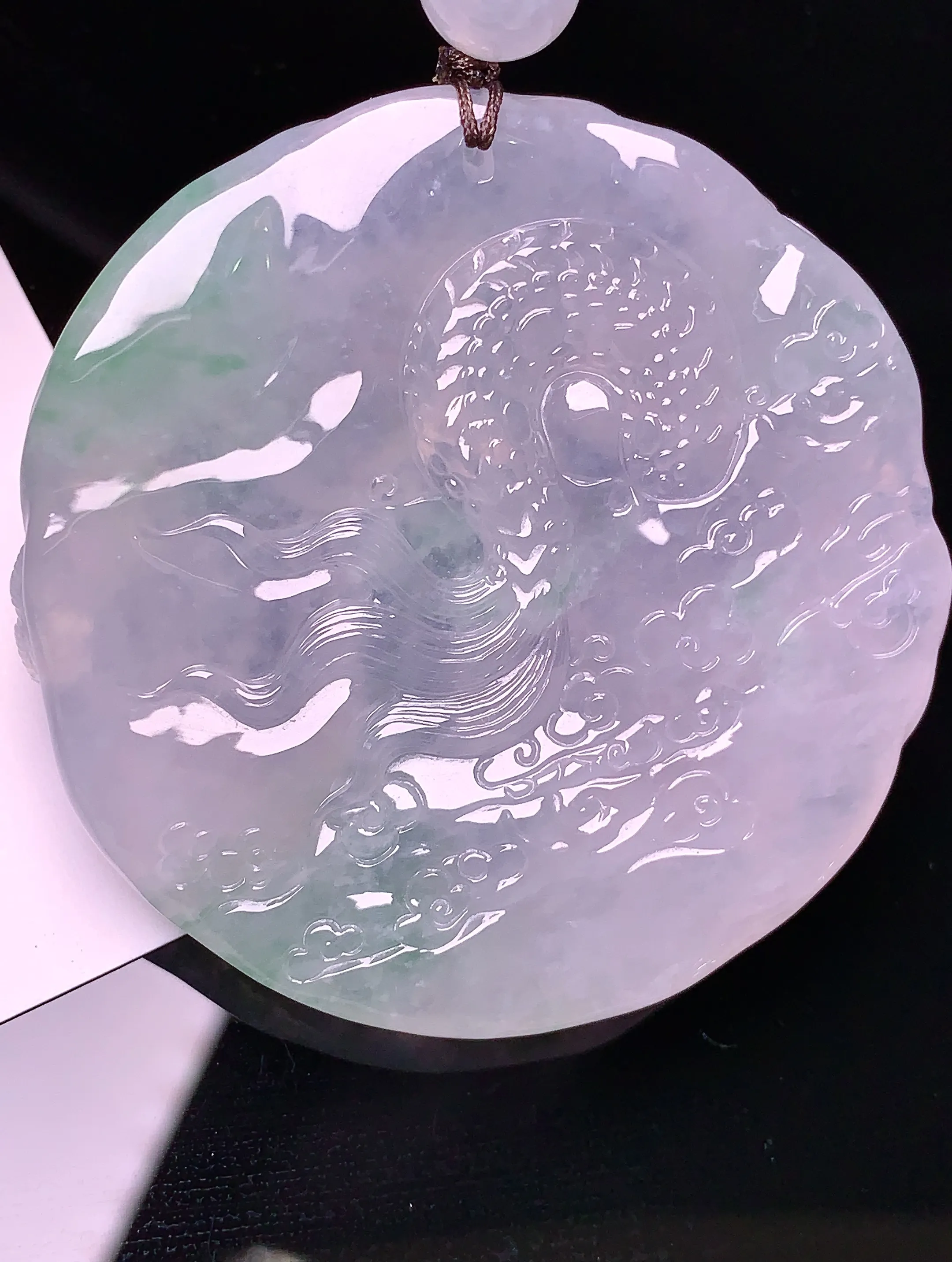 飘绿龙牌吊坠 玉质细腻 色泽艳丽 整体尺寸48.5*9.5