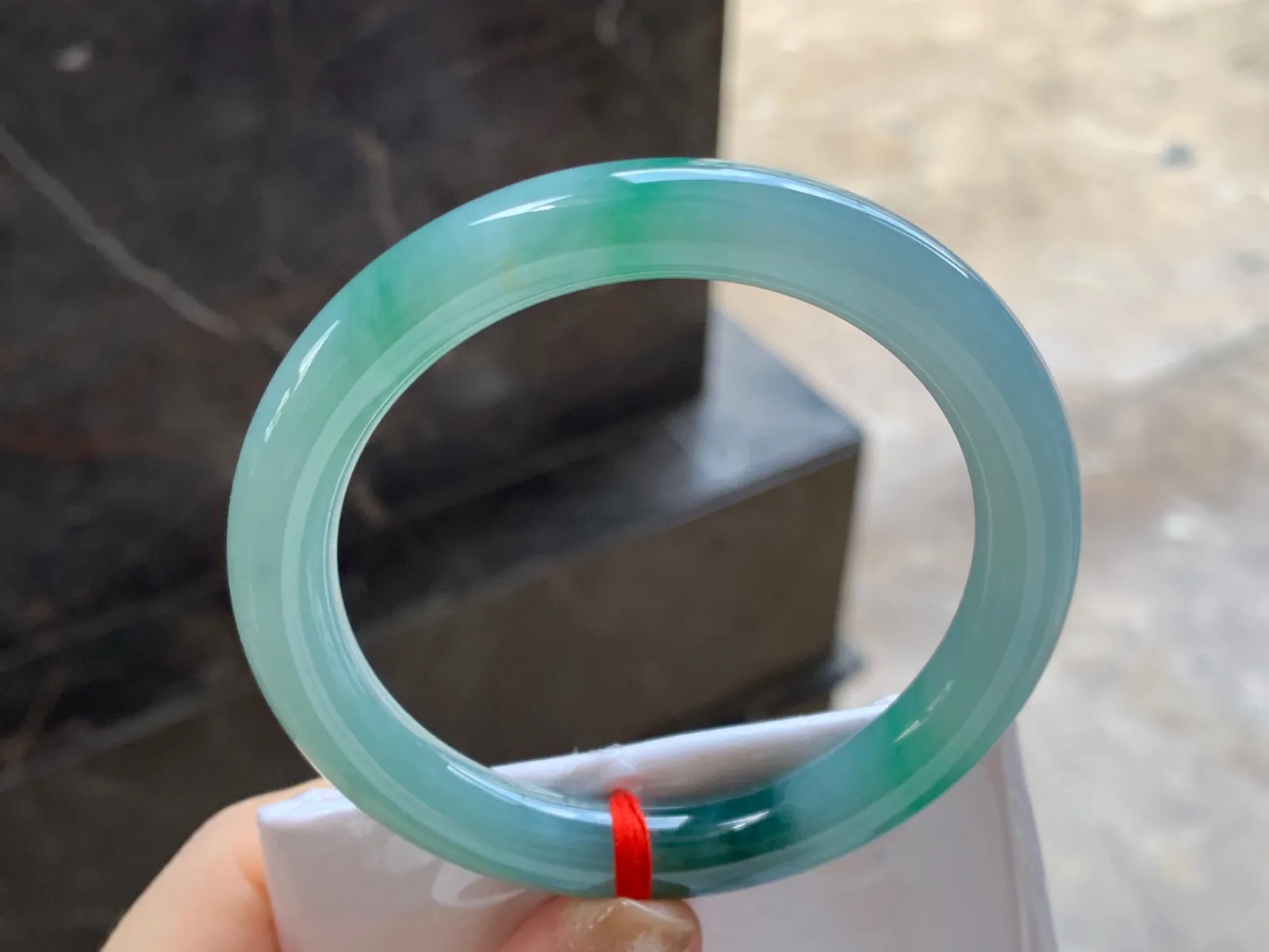 带色圆条手镯
尺寸：56-9.3-9.2mm
底子细腻干净～