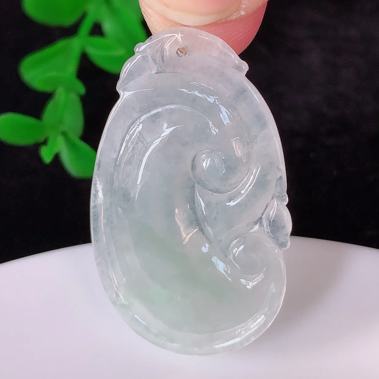 自然光实拍，冰种翡翠如意吊坠，翡翠如意，上身效果非常美，饱满大气，工艺美，万事如意，如意一生 #49.5