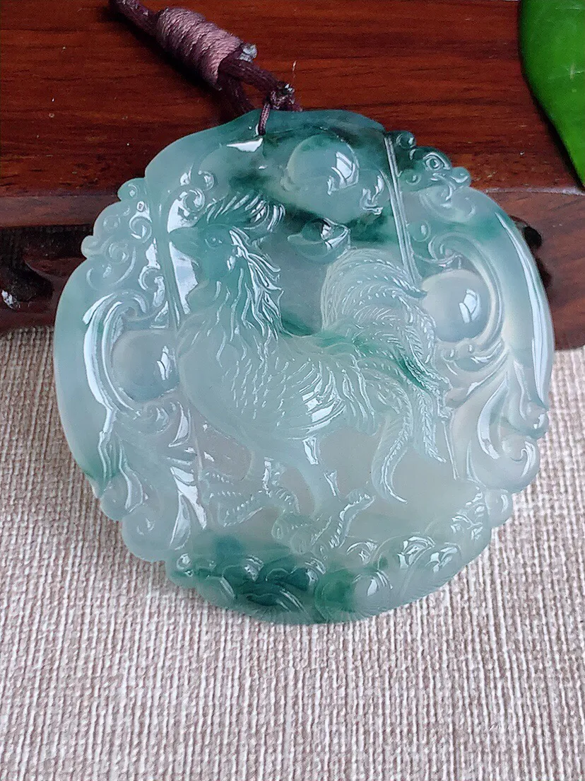 a货翡翠老坑冰种飘花生肖鸡吊坠 尺寸53.2×50.7×5mm 重量24.80g 0606
