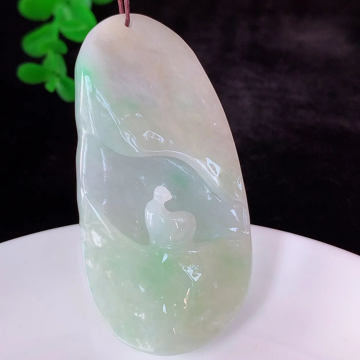 自然光实拍，冰润冰糯种双彩黄加绿翡翠悟道吊坠，翡翠悟道寓意“祥和，安宁，吉祥，幸福”，佩戴效果优雅迷人，性价比超高！#60.5