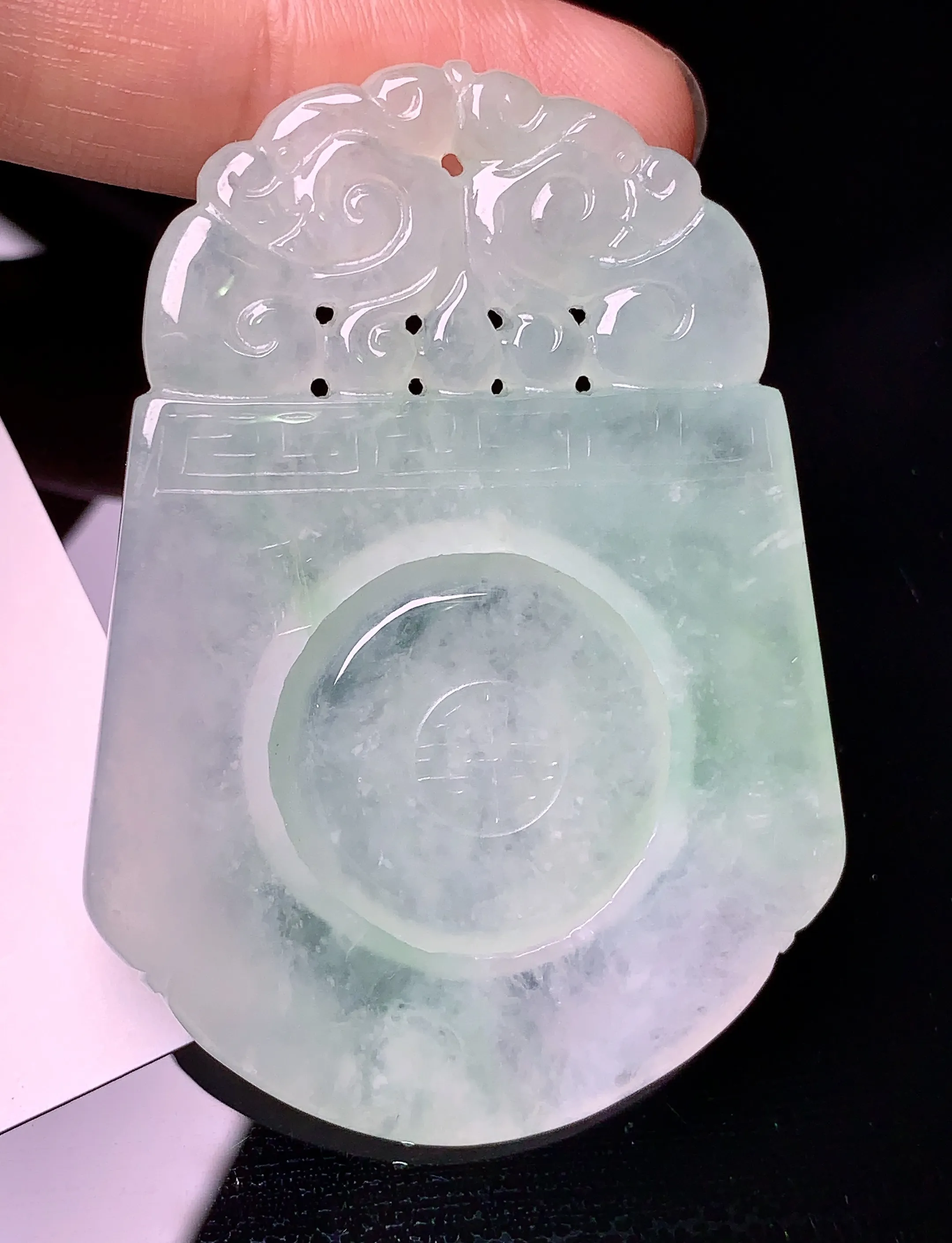 仿古福在眼前吊坠 玉质细腻 色泽艳丽 整体尺寸53.5*38.5*4.3